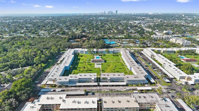 4895 BAY STREET NE 102, St Petersburg, FL 33703