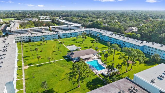 4895 BAY STREET NE 102, St Petersburg, FL 33703