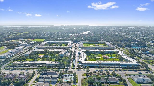 4895 BAY STREET NE 102, St Petersburg, FL 33703