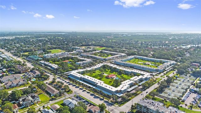 4895 BAY STREET NE 102, St Petersburg, FL 33703