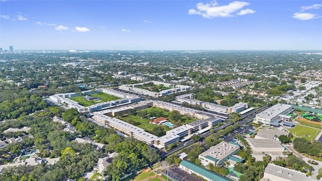 4895 BAY STREET NE 102, St Petersburg, FL 33703