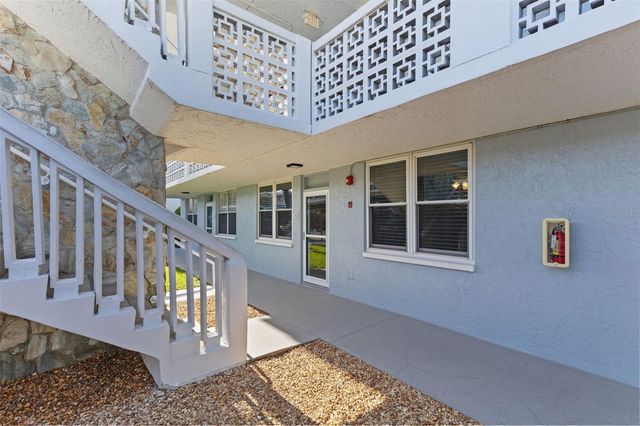 4895 BAY STREET NE 102, St Petersburg, FL 33703
