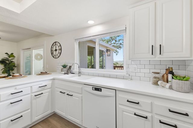 3960 Rustic Rd, Cameron Park, CA 95682