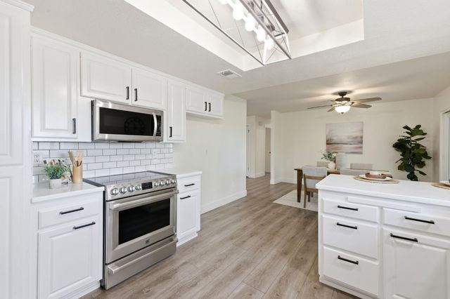 3960 Rustic Rd, Cameron Park, CA 95682