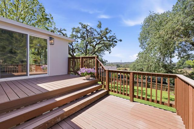 3960 Rustic Rd, Cameron Park, CA 95682