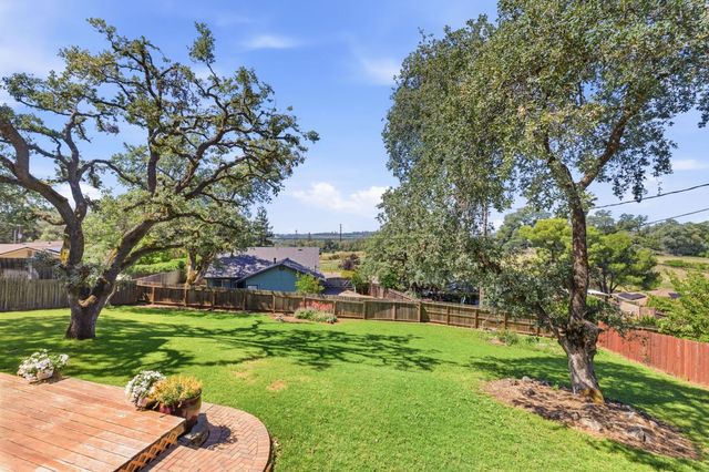 3960 Rustic Rd, Cameron Park, CA 95682