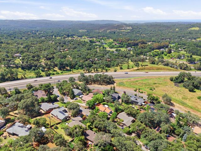 3960 Rustic Rd, Cameron Park, CA 95682