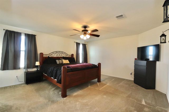 1712 Uhland DR, Leander, TX 78641