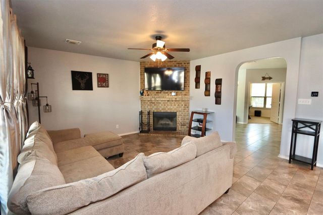 1712 Uhland DR, Leander, TX 78641