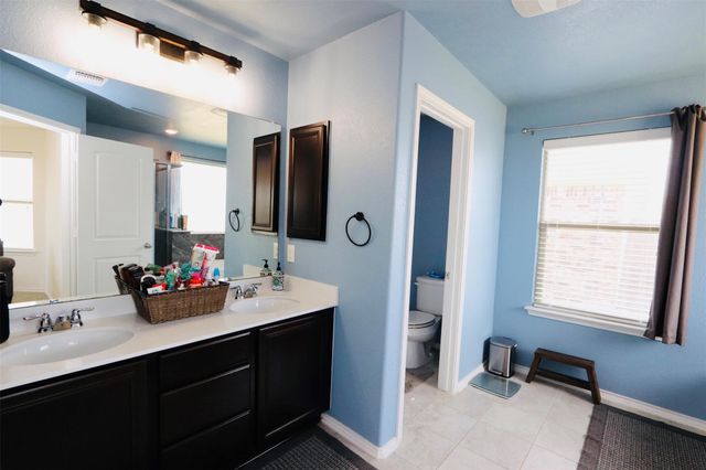 1712 Uhland DR, Leander, TX 78641