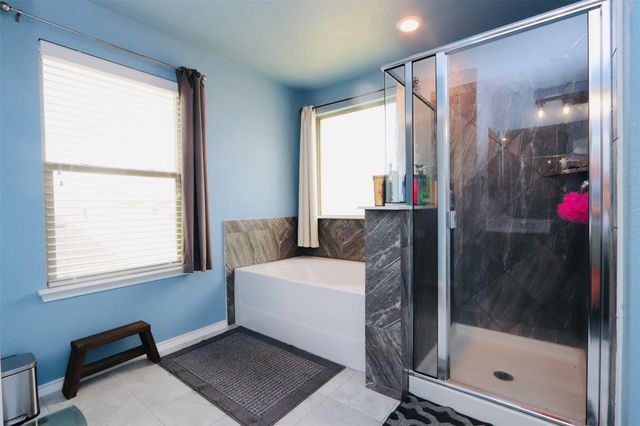 1712 Uhland DR, Leander, TX 78641