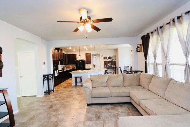 1712 Uhland DR, Leander, TX 78641