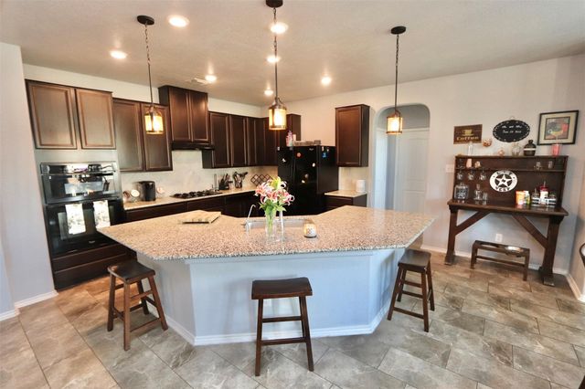 1712 Uhland DR, Leander, TX 78641