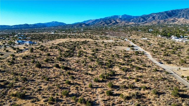 1 Pine Tree Road, Pinon Hills, CA 92372