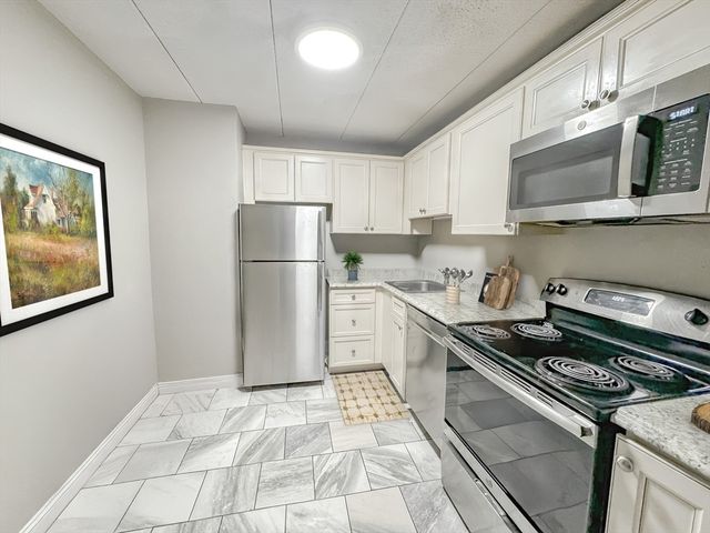 4 Hawes St 12, Revere, MA 02151