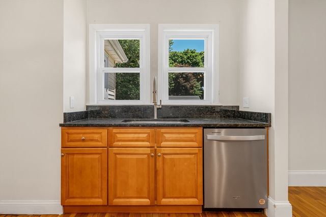 11 North Warren St, Woburn, MA 01801