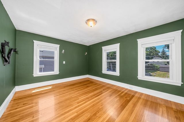 11 North Warren St, Woburn, MA 01801