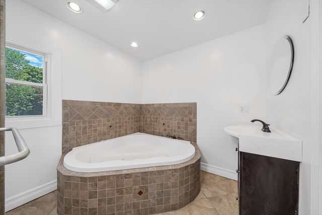 11 North Warren St, Woburn, MA 01801