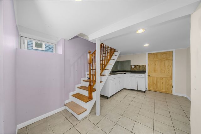 11 North Warren St, Woburn, MA 01801