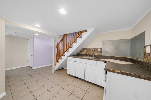 11 North Warren St, Woburn, MA 01801