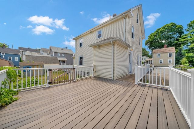 11 North Warren St, Woburn, MA 01801