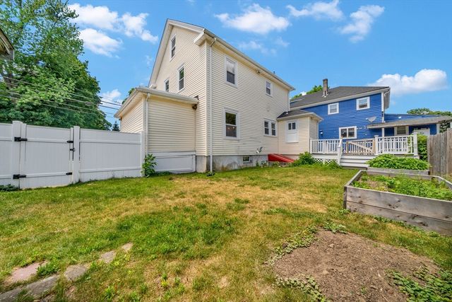 11 North Warren St, Woburn, MA 01801