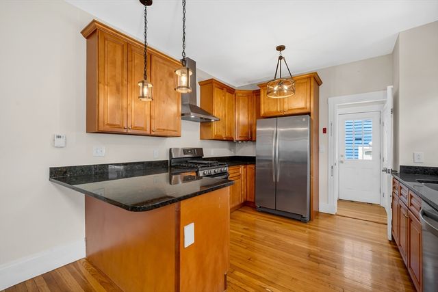 11 North Warren St, Woburn, MA 01801