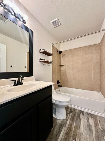 417 Bandara Woods BLVD, Elgin, TX 78621