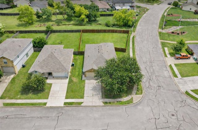 417 Bandara Woods BLVD, Elgin, TX 78621