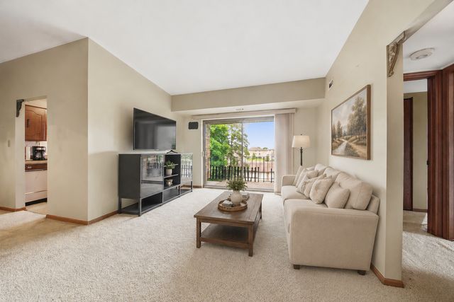13935 Laramie Avenue 220, Crestwood, IL 60418