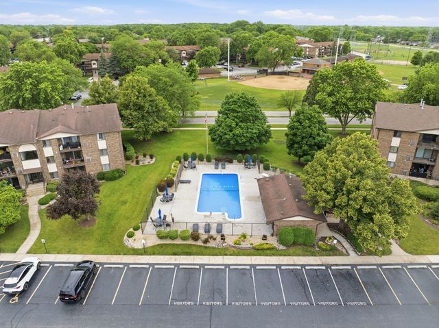 13935 Laramie Avenue 220, Crestwood, IL 60418
