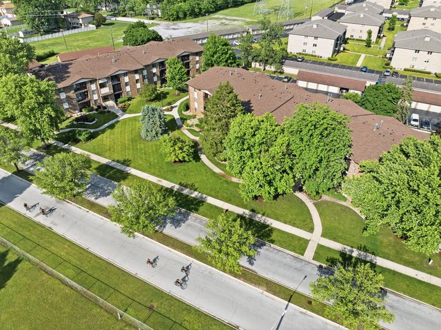 13935 Laramie Avenue 220, Crestwood, IL 60418