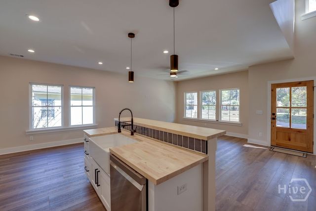 7221 Van Buren Avenue, Savannah, GA 31406