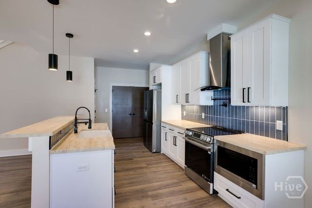 7221 Van Buren Avenue, Savannah, GA 31406