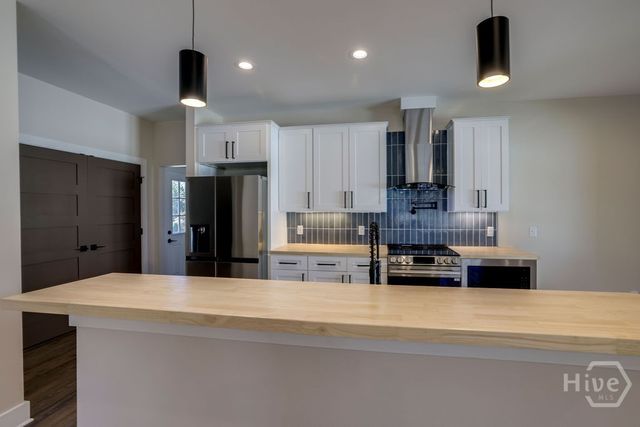 7221 Van Buren Avenue, Savannah, GA 31406