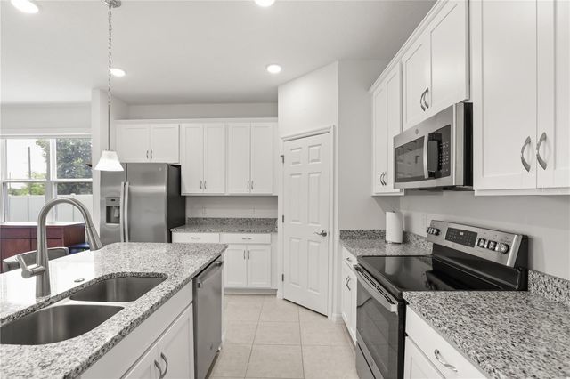 1580 BLUE LAGOON CIRCLE, Mascotte, FL 34753