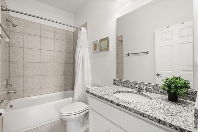 1580 BLUE LAGOON CIRCLE, Mascotte, FL 34753