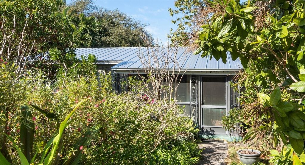 1529 NE 1st Ave, Fort Lauderdale, FL 33304