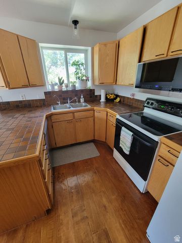685 E 2400 N, North Ogden, UT 84414