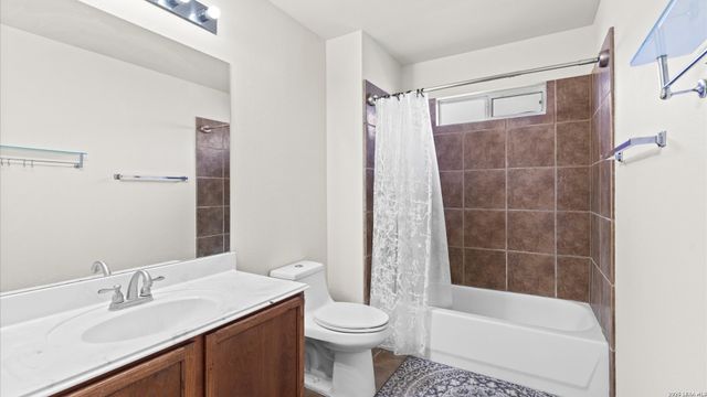 8818 ASH MEADOW DR, Universal City, TX 78148