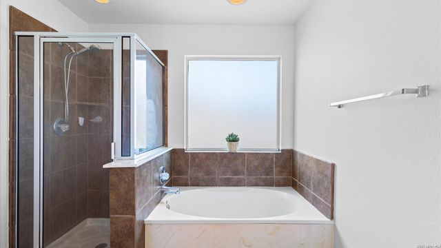 8818 ASH MEADOW DR, Universal City, TX 78148