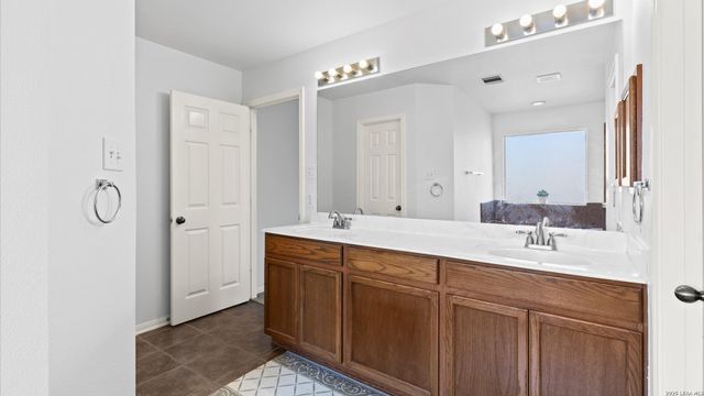 8818 ASH MEADOW DR, Universal City, TX 78148