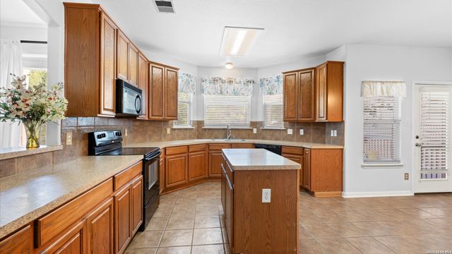 8818 ASH MEADOW DR, Universal City, TX 78148