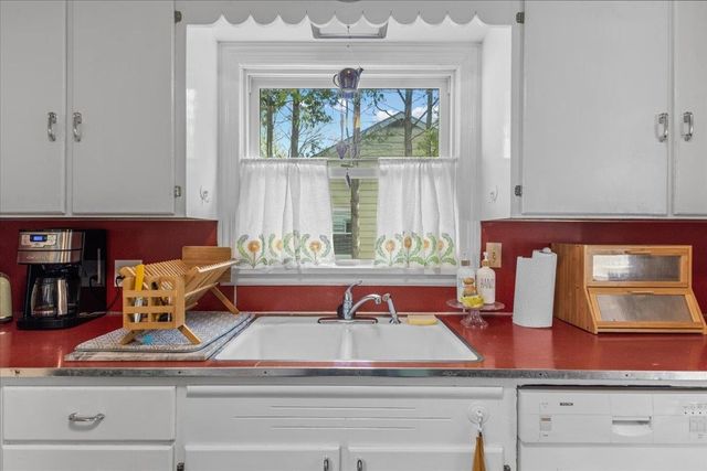 66 Cross Parkway, Burlington, VT 05408