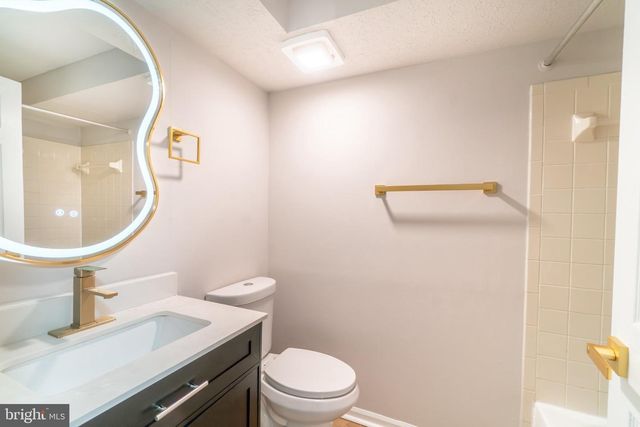 121 KENWOOD DR, Sicklerville, NJ 08081