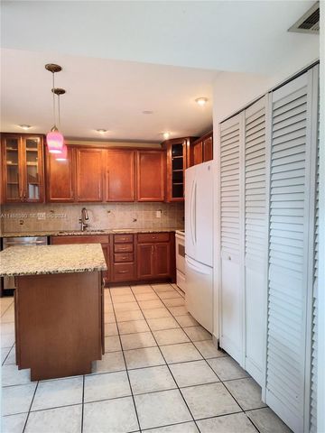 7083 W Sunrise Boulevard 7083, Plantation, FL 33313