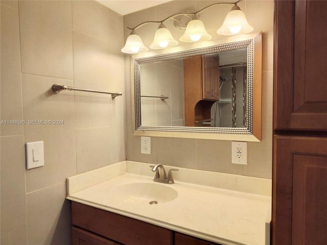 7083 W Sunrise Boulevard 7083, Plantation, FL 33313