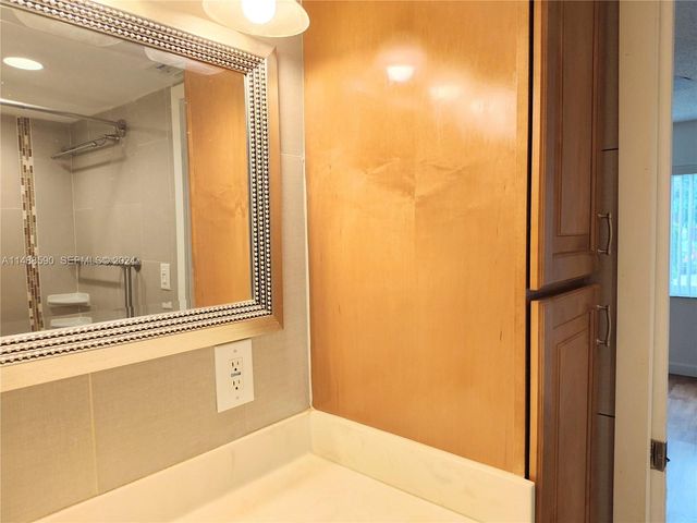 7083 W Sunrise Boulevard 7083, Plantation, FL 33313