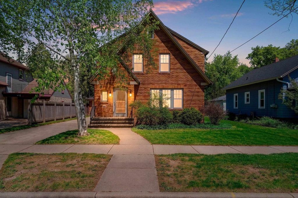 1128 W WINNEBAGO STREET, Appleton, WI 54914