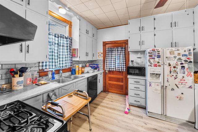 407 Putnam Ave, Salina, KS 67401